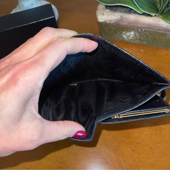 CHANEL CC Logo Black Caviar Skin Frame Kisslock Purse Long Bifold Wallet - Picture 2 of 9